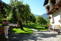 Großer Garten vor dem Haus