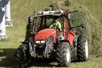 Richtige Heuarbeit mit Traktor